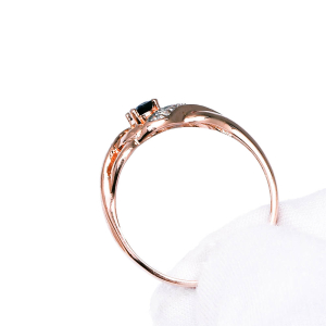 Кольцо из красного золота, с бриллиантами, с сапфиром